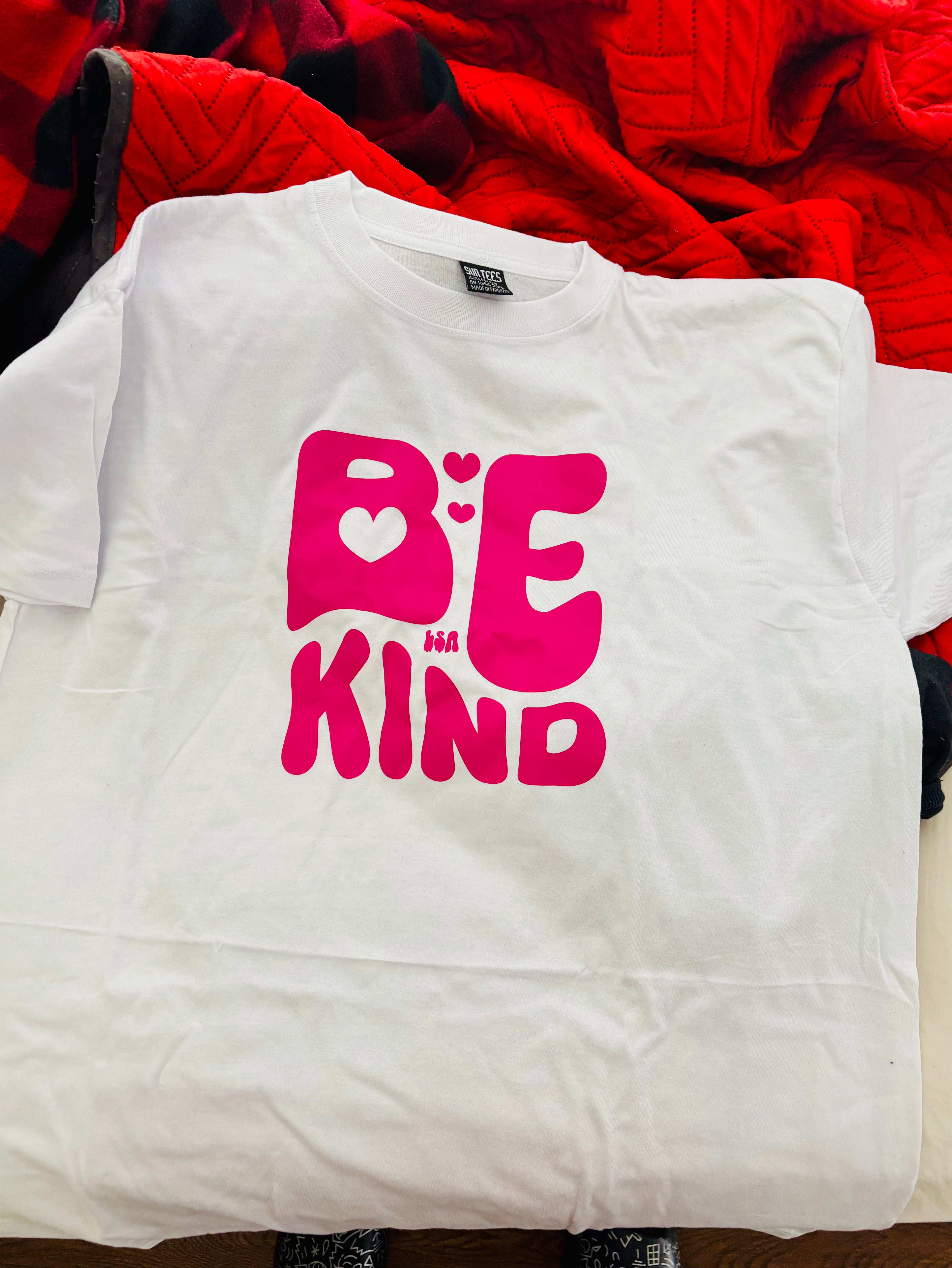 Women Graphic T-shirt "Be Kind"