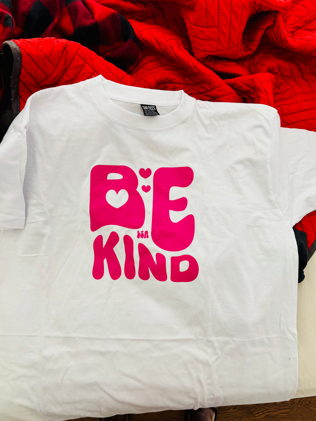 Women Graphic T-shirt "Be Kind"